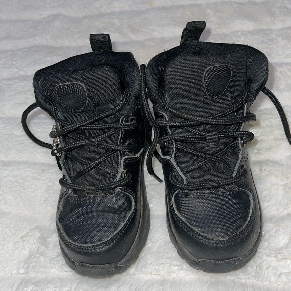 Nike Manoa